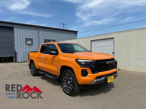 Used 2025 Chevrolet Colorado Z71 w/ Technology Package AWD/4WD image 3