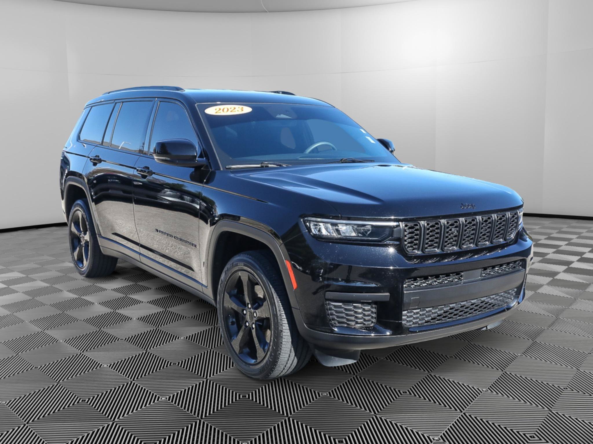 Used 2023 Jeep Grand Cherokee L Laredo AWD/4WD image 1