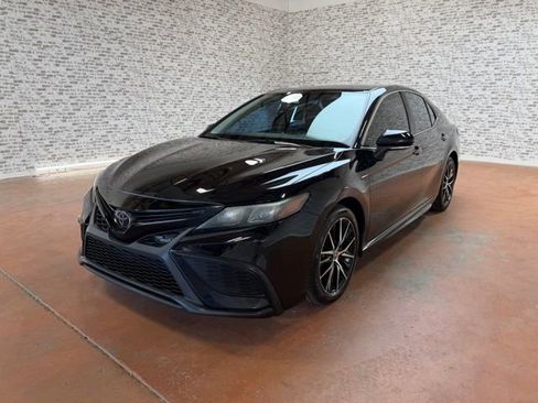Used 2022 Toyota Camry SE FWD image 3