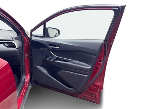 Used 2019 Toyota C-HR XLE image 9