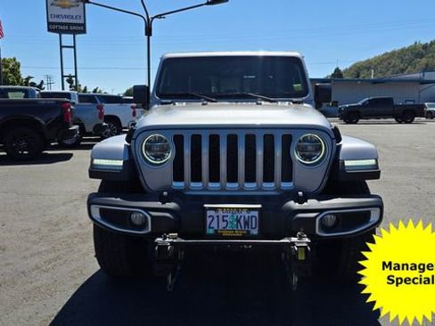 Used 2020 Jeep Gladiator Overland image 2
