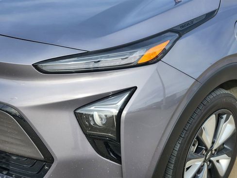 Used 2022 Chevrolet Bolt EUV LT w/ Convenience Package image 12