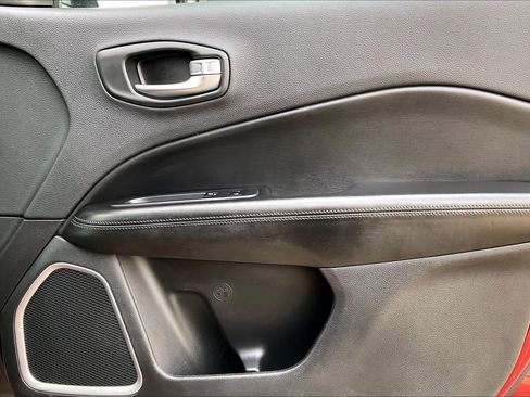 Used 2021 Jeep Compass Latitude image 20