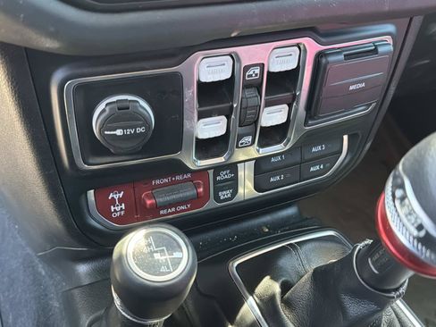 Used 2024 Jeep Wrangler Unlimited Rubicon AWD/4WD image 25
