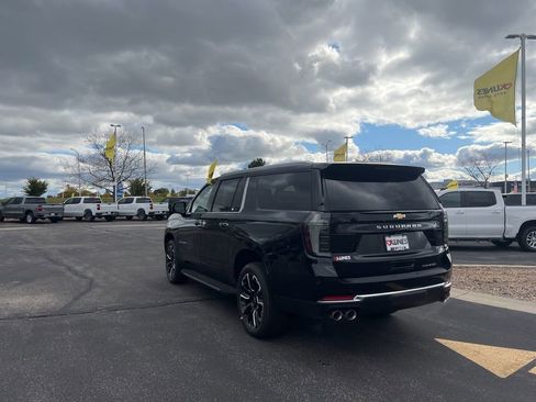 New 2026 Chevrolet Suburban Premier image 5