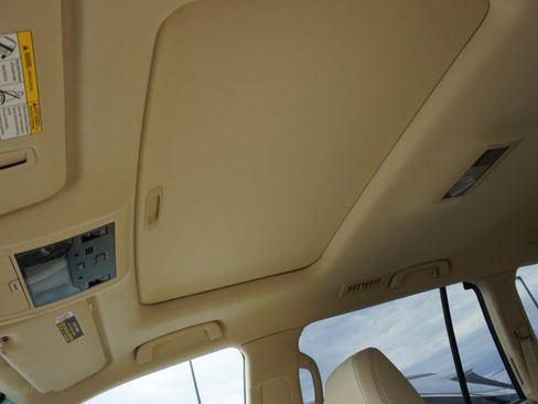 Used 2018 Lexus LX 570 4WD image 9