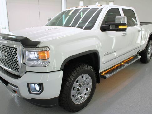 Used 2016 GMC Sierra 2500 Denali w/ Duramax Plus Package AWD/4WD image 5