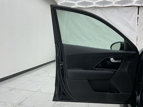 Used 2020 Kia Niro EX w/ Cold Weather Package FWD image 18