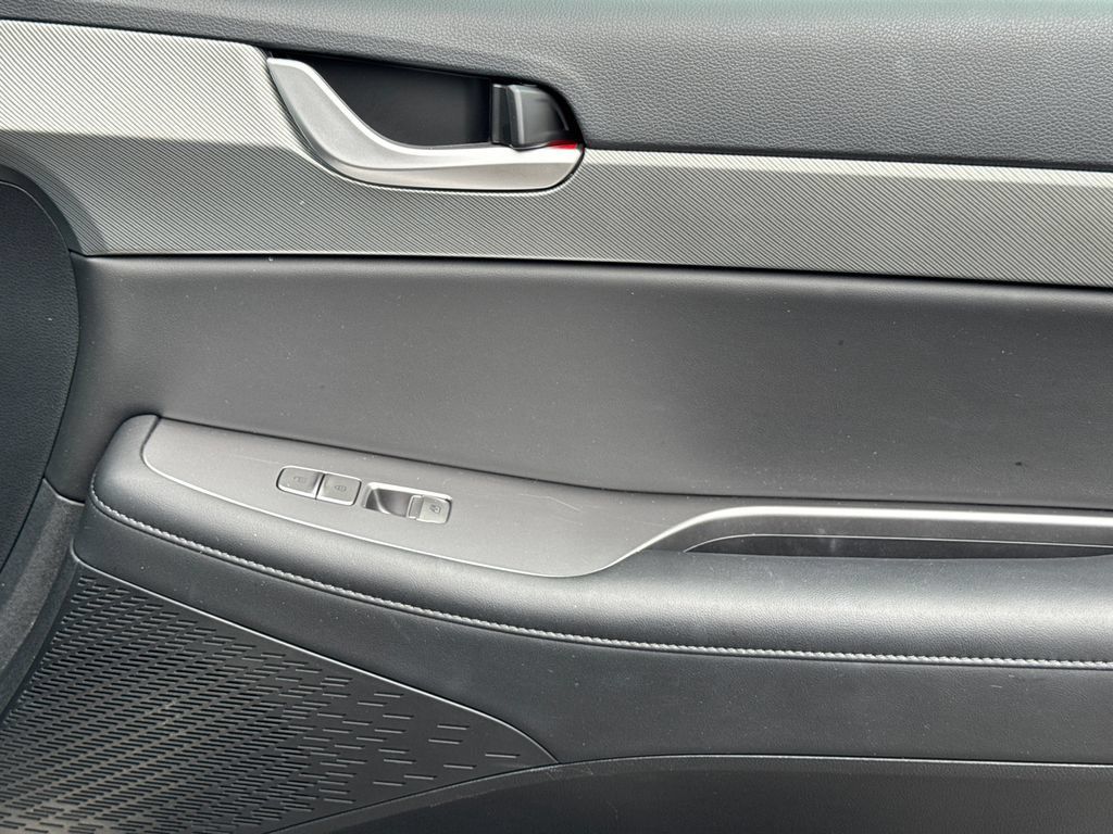 Used 2025 Hyundai Palisade SEL FWD image 17