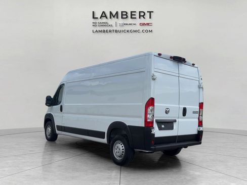 Used 2026 RAM ProMaster 2500 w/ Convenience Group FWD image 3