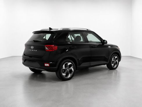Used 2024 Hyundai Venue SEL FWD image 4