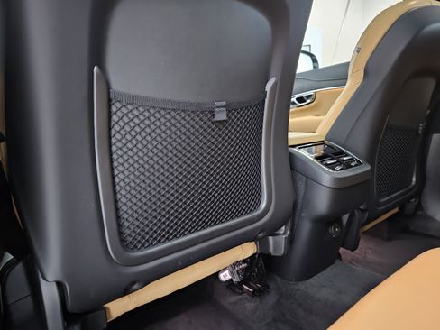 Used 2022 Volvo XC90 T6 Inscription w/ Lounge Package image 22