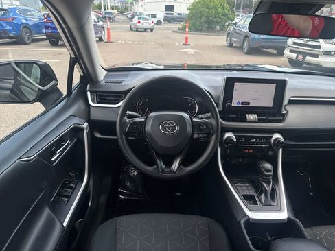 Used 2025 Toyota RAV4 XLE AWD/4WD image 12