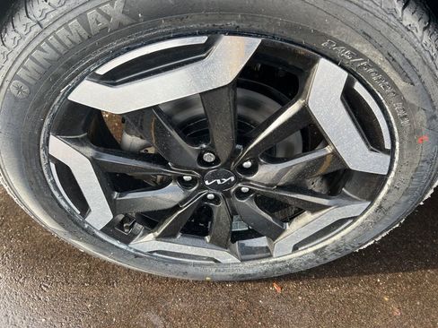 Certified 2023 Kia Telluride S w/ S Sunroof Package image 40