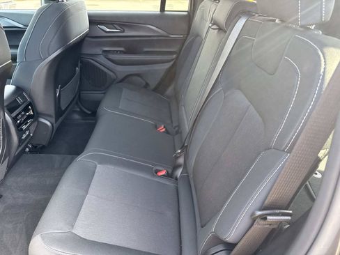 Used 2024 Jeep Grand Cherokee Laredo w/ Luxury Tech Group I AWD/4WD image 15