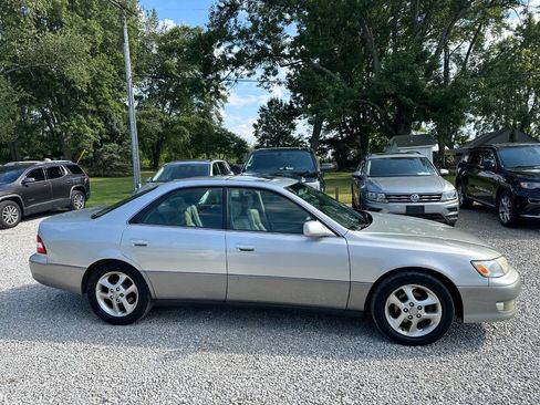 Used 2001 Lexus ES 330 image 2