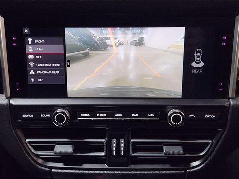 Used 2021 Porsche Macan image 38