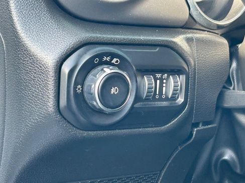 Used 2022 Jeep Wrangler Sport AWD/4WD image 30