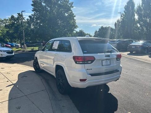 Used 2018 Jeep Grand Cherokee Altitude AWD/4WD image 5