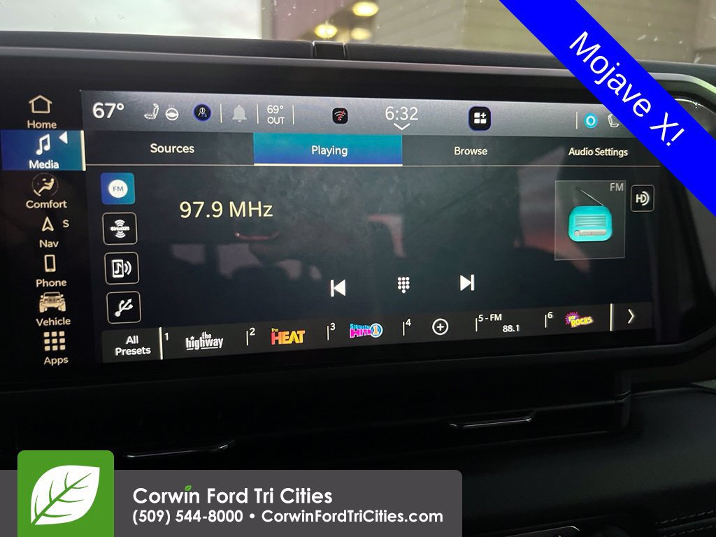 Used 2025 Jeep Gladiator Mojave AWD/4WD image 11