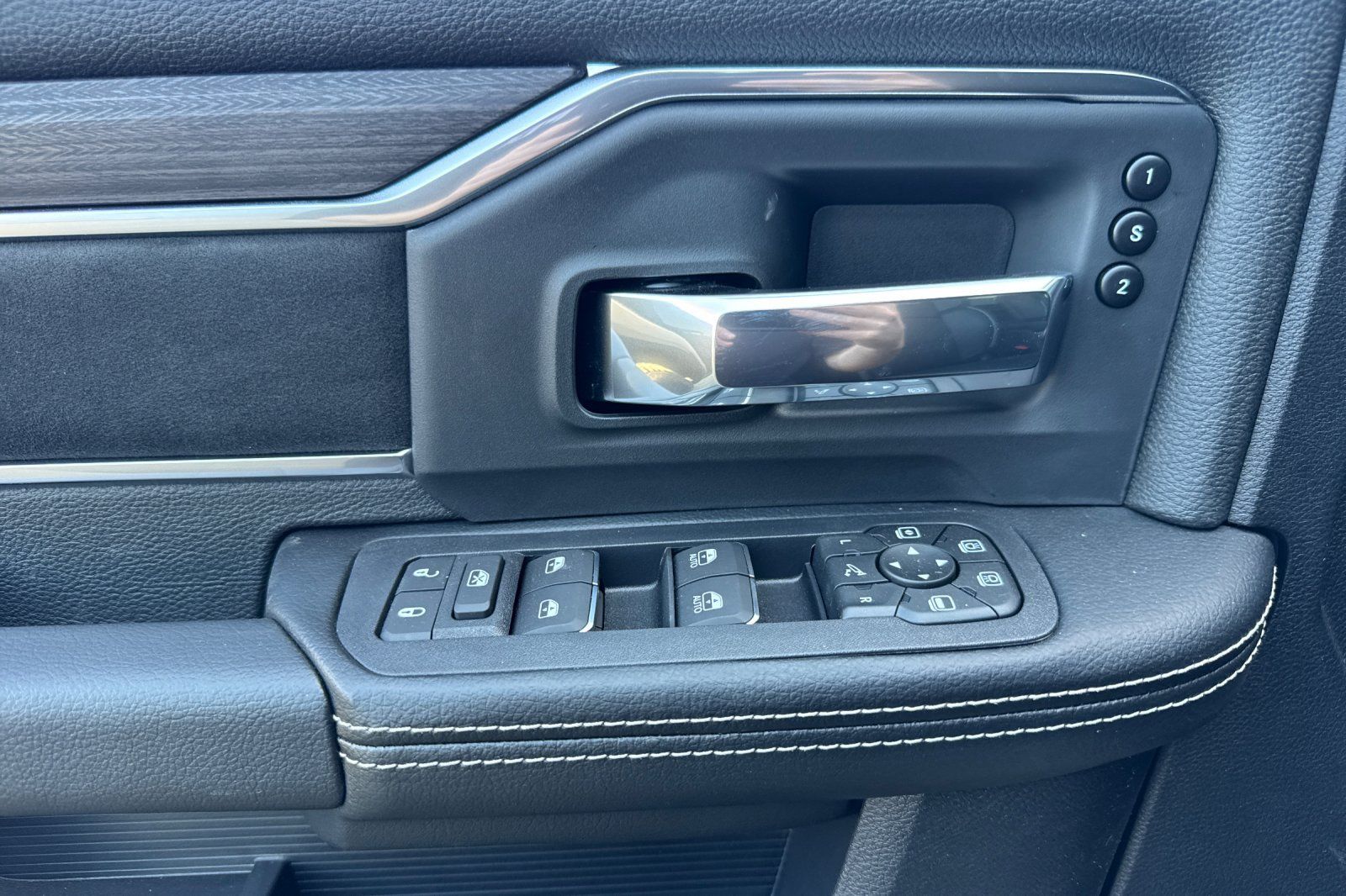 New 2027 RAM 3500 Laramie AWD/4WD image 10