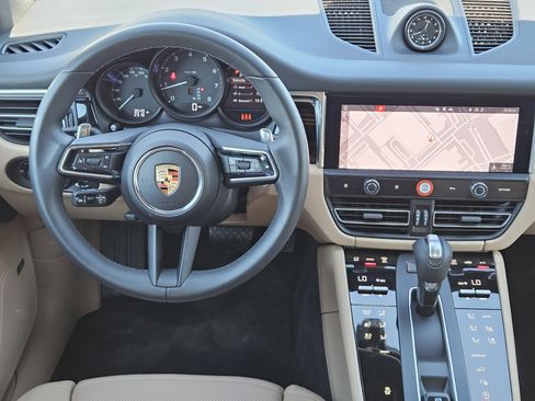 Certified 2025 Porsche Macan image 25
