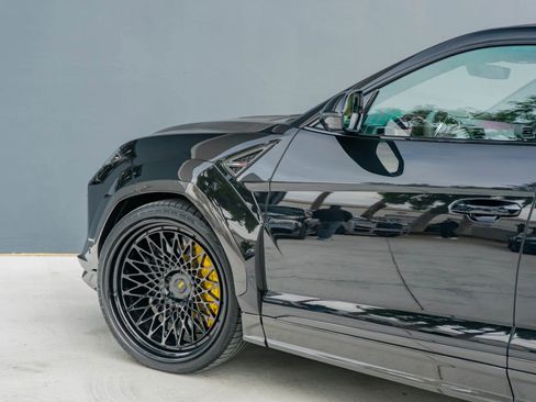Used 2025 Lamborghini Urus SE image 55