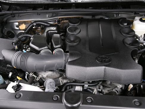 Certified 2024 Toyota 4Runner SR5 Premium image 33