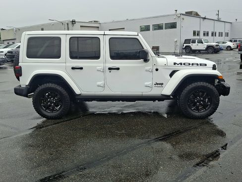 Used 2018 Jeep Wrangler Unlimited Sahara w/ Quick Order Package 24M Moab AWD/4WD image 7