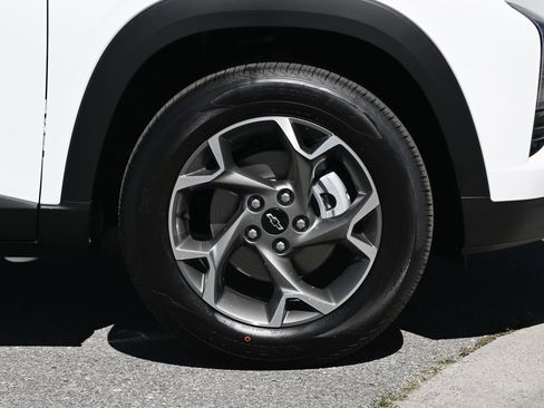 New 2026 Chevrolet Trax LT w/ LPO, Blackout Package image 11