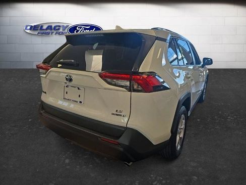 Used 2019 Toyota RAV4 LE AWD/4WD image 7
