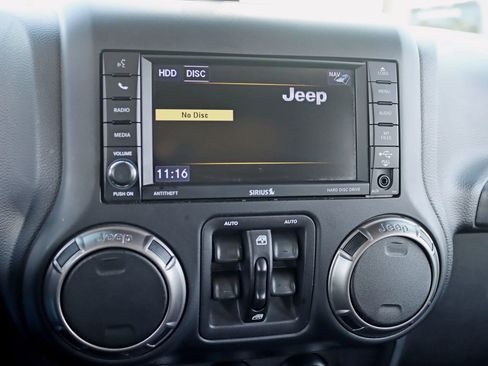 Used 2018 Jeep Wrangler Unlimited Sahara AWD/4WD image 24