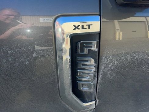 Used 2022 Ford F250 XLT w/ XLT Premium Package image 3