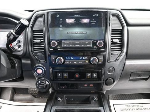Used 2023 Nissan Titan PRO-4X w/ Pro-4x Convenience Package AWD/4WD image 18