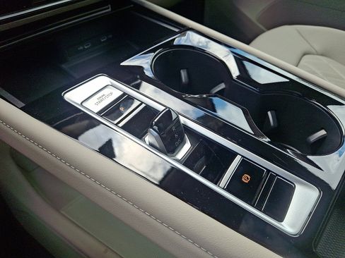 Certified 2025 Volkswagen Atlas SEL Premium R-Line image 16