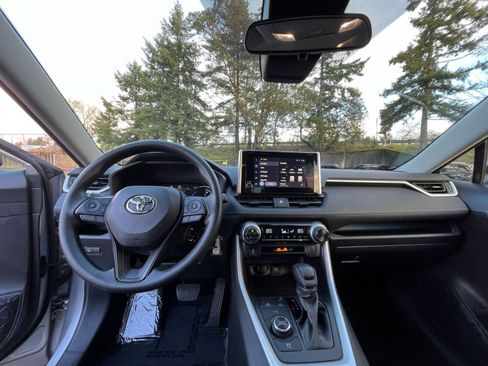Used 2025 Toyota RAV4 LE image 33