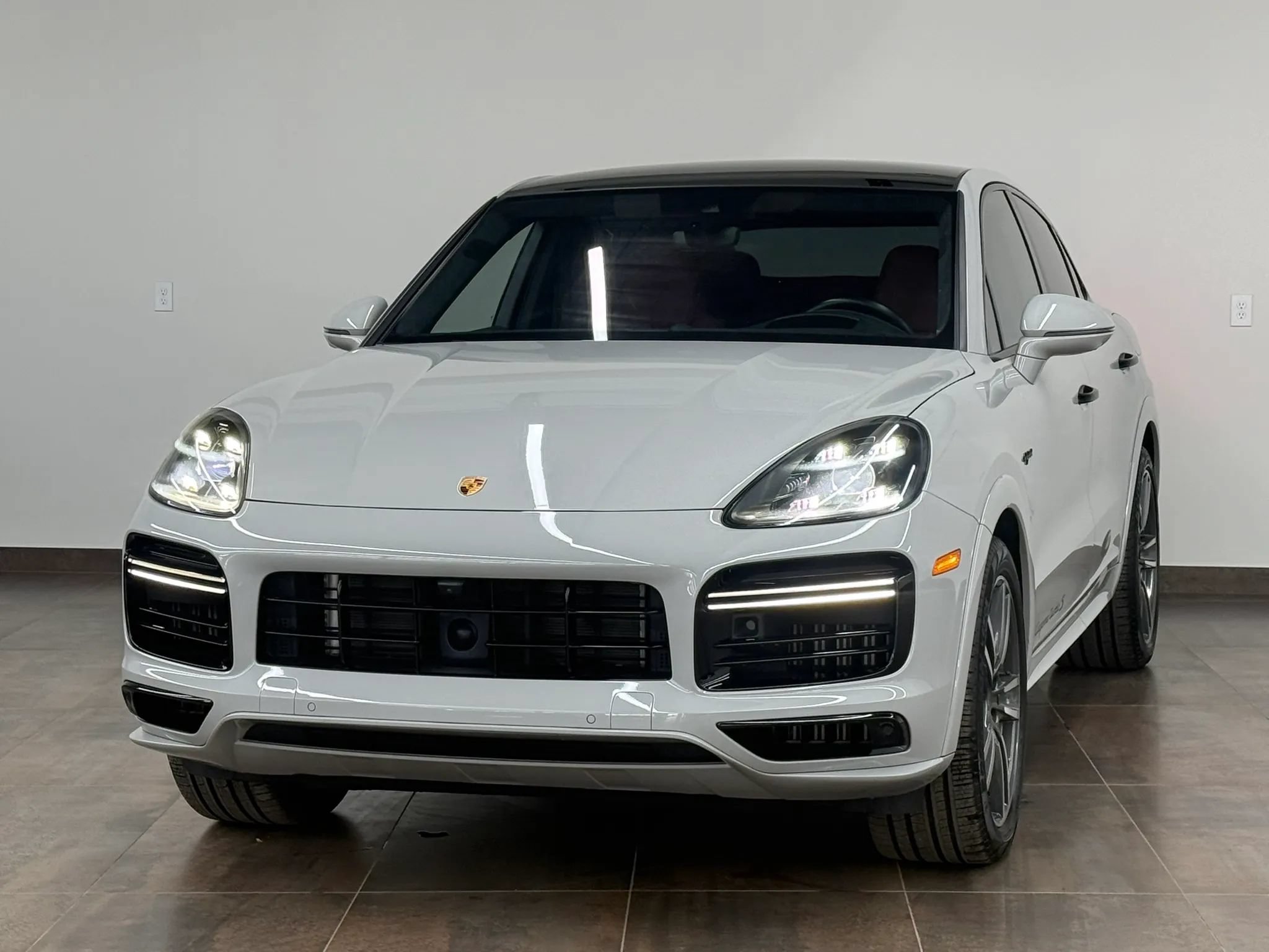 Used 2022 Porsche Cayenne Turbo S w/ Assistance Package AWD/4WD image 1