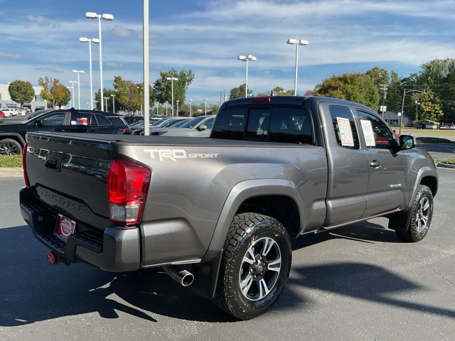 Used 2016 Toyota Tacoma TRD Sport w/ Towing Package RWD image 8