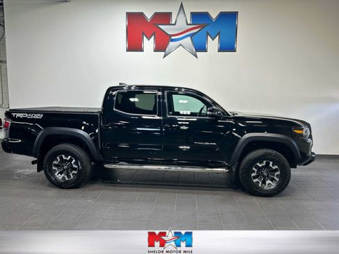 Used 2023 Toyota Tacoma TRD Off-Road w/ Technology Package AWD/4WD image 1