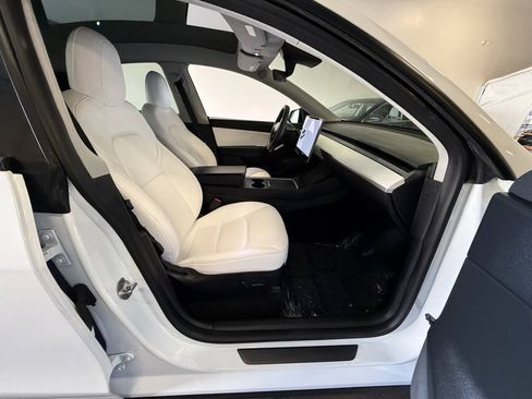 Used 2021 Tesla Model Y Long Range AWD/4WD image 26