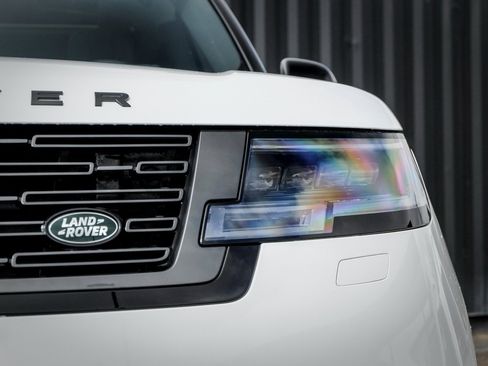 New 2025 Land Rover Range Rover SE image 6