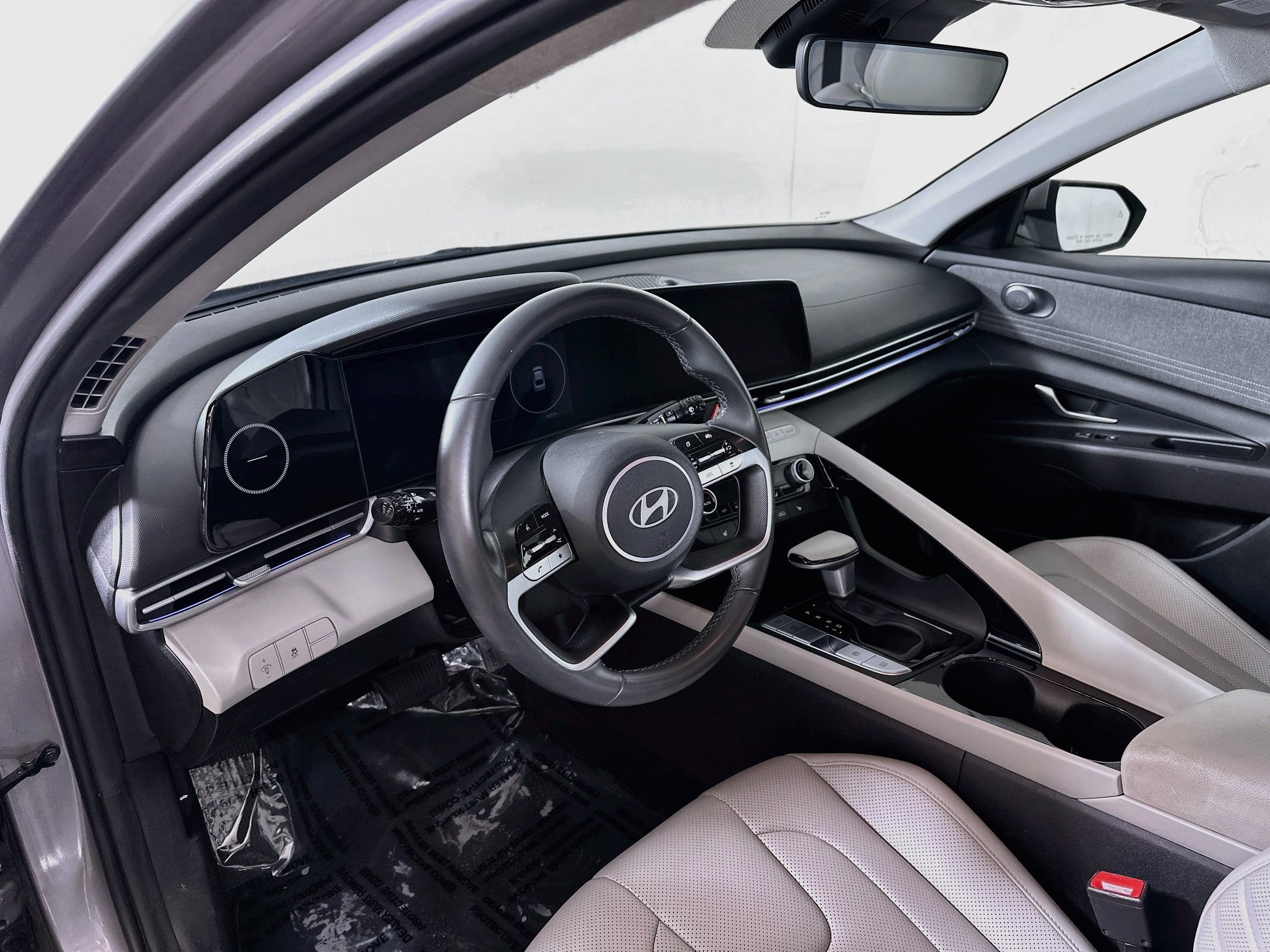 Certified 2025 Hyundai Elantra Limited FWD image 9