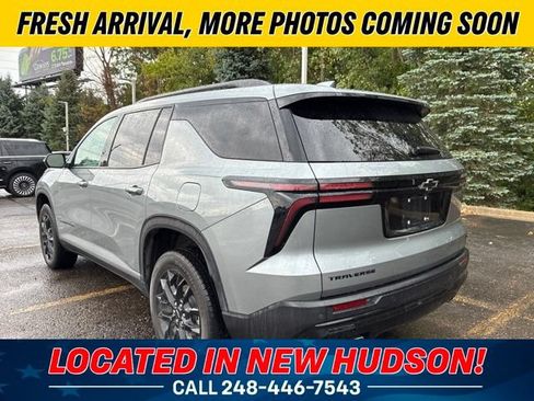 Used 2024 Chevrolet Traverse LT w/ Midnight/Sport Edition FWD image 2