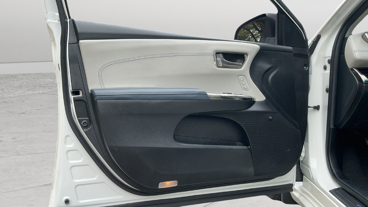 Used 2015 Toyota Avalon Limited FWD image 21