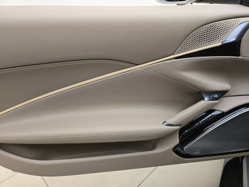 Used 2022 Ferrari Roma RWD image 30