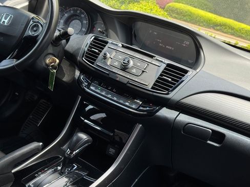 Used 2017 Honda Accord Sport image 17