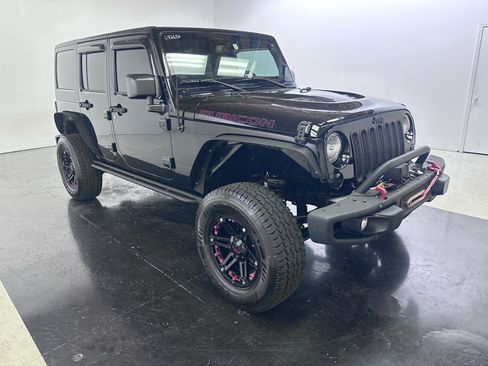 Used 2015 Jeep Wrangler Unlimited Rubicon AWD/4WD image 3