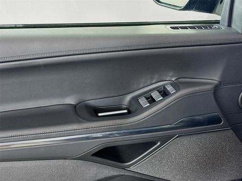 Used 2025 Lincoln Navigator Reserve w/ Jet Appearance Package image 18