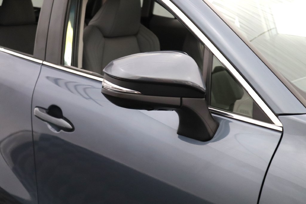 Used 2022 Toyota Venza Limited AWD/4WD image 9