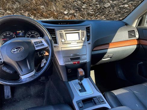 Used 2013 Subaru Outback 2.5i Limited w/ Moonroof Pkg image 6